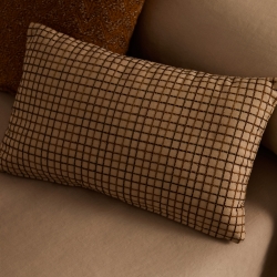 Чехол на подушку Oma с разноцветной клетчатой вышивкой 30 х 50