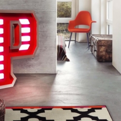 Напольный светильник LETTER P GRAPHIC