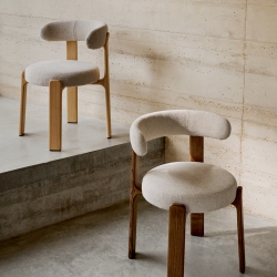 Granite Стул на 4 ножках из бежевого шенилла и массива ясеня в отделке орех