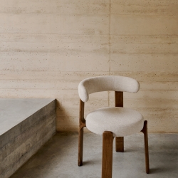 Granite Стул на 4 ножках из бежевого шенилла и массива ясеня в отделке орех