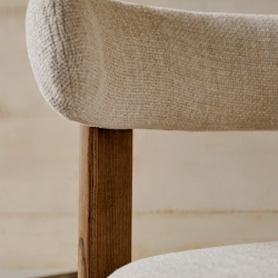 Granite Стул на 4 ножках из бежевого шенилла и массива ясеня в отделке орех
