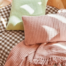 Мягкий чехол для подушки Shallowy из 100% хлопка розового цвета 30 x 50 см