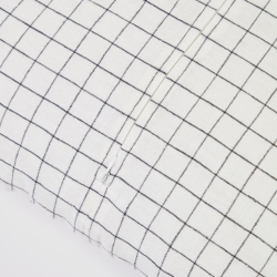 Чехол для подушки Maialen из 100% льна с белыми квадратами и черной сеткой 45 x 45 см