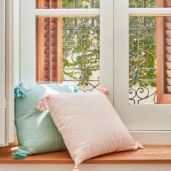 Розовый чехол для подушки из хлопка и льна Eirenne 45 x 45 см