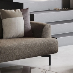 3-х местный диван Tais на ножках из текстурированной стали