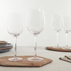 Сервировочная доска Romina из массива акации удлиненная семиугольная