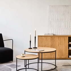 Yoana Набор из 2 столиков из дубового шпона и черного металла Ø 80 см / Ø 50 см