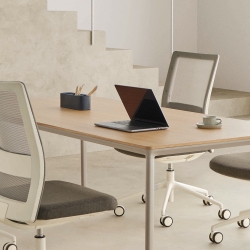 Поворотное кресло Itek Pro с фиксированными подлокотниками