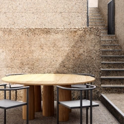 Стол Il Colonnato 140 x140 на 4 ножках камень KSA101000