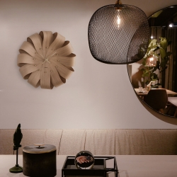 Часы Nomon Brisa (основание - дуб/стрелки - латунь/деления - латунь). D=52см