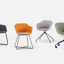 Кресло пластиковое Taia на ножках