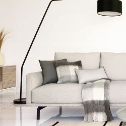 Металлический торшер Ciana с черной отделкой и плафоном из хлопка