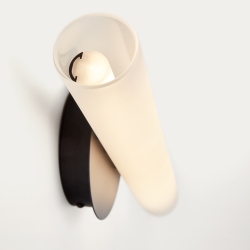 Бра Vauxall из металла и матового стекла