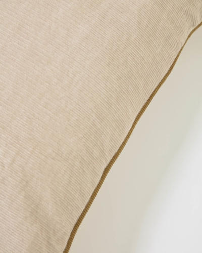 Чехол для подушки Kelaia 100% хлопок вельветовый бежевый с коричневой окантовкой 45 x 45 cm