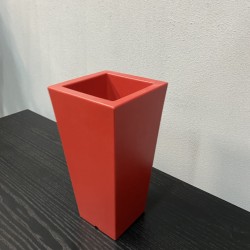 Кашпо Cono Cuadrado Alto Nano красное 18x18x36
