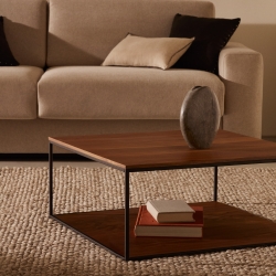 Yoana Журнальный столик из орехового шпона и черного металла 80 x 80 см