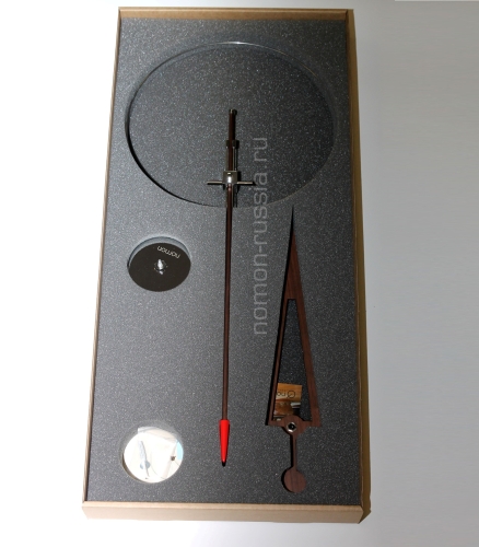 Часы Nomon CRIS (основание - хромированная сталь/стрелки - красное стекловолокно и орех). D=80см