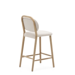 Полубарный стул Helda из бежевого шенилла и массива дуба FSC 65 см