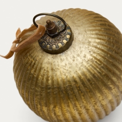 Новогодняя игрушка Elur из переработанного стекла золотого цвета, Ø 15 см