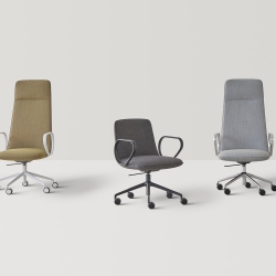 Офисное кресло Kori с высокой спинкой и алюминиевым основанием