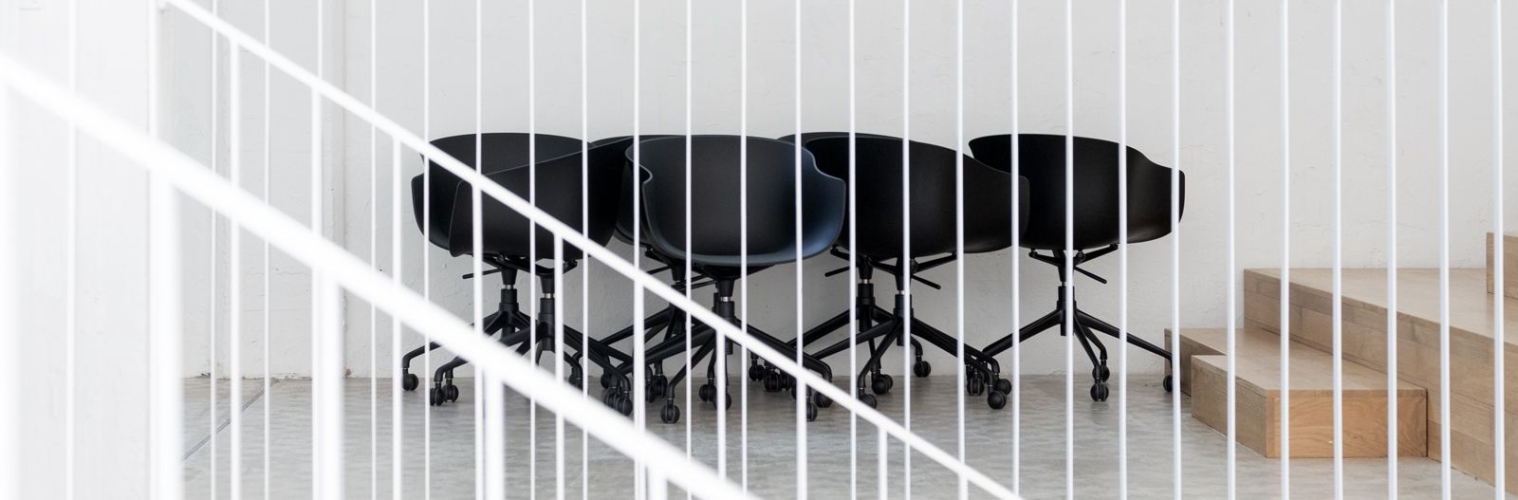 Стул поворотный на колесиках Bai