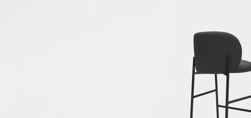 Полубарный стул Mogi черный