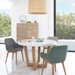 Стул Konna зеленого цвета с ножками из массива ясеня