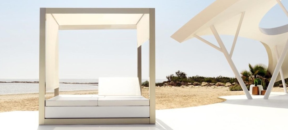 Кровать с навесом со шторкой Vela