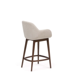 Полубарный стул Konna бежевого цвета с ножками из массива ясеня в темной отделке, 65 см
