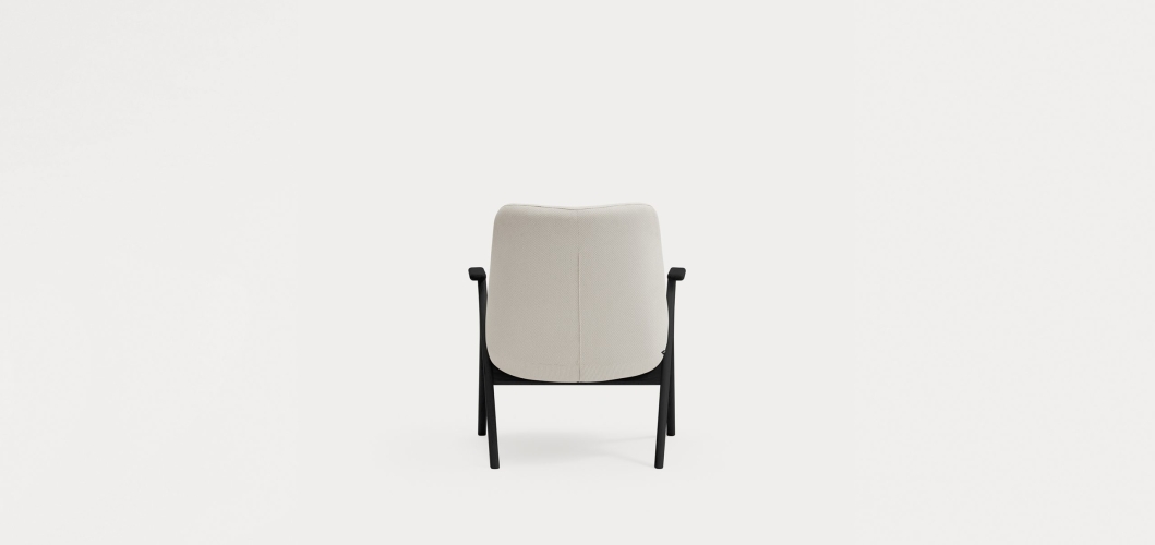 Кресло низкое Dins кремовое с каркасом из черного бука