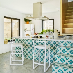 Полубарный стул Midori