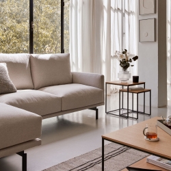 Yoana Набор из 2 приставных столиков из дубового шпона и черного металла