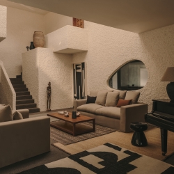 Manya Приставной столик из черной керамики Ø 38 см