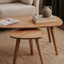 Eluana Набор из 2 приставных столиков из массива акации с натуральной отделкой