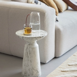 Столик приставной Kesbury