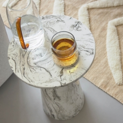 Столик приставной Kesbury