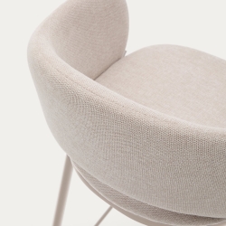 Полубарный стул Maina из бежевой шенилли и ножками в бежевой отделке, 65 см