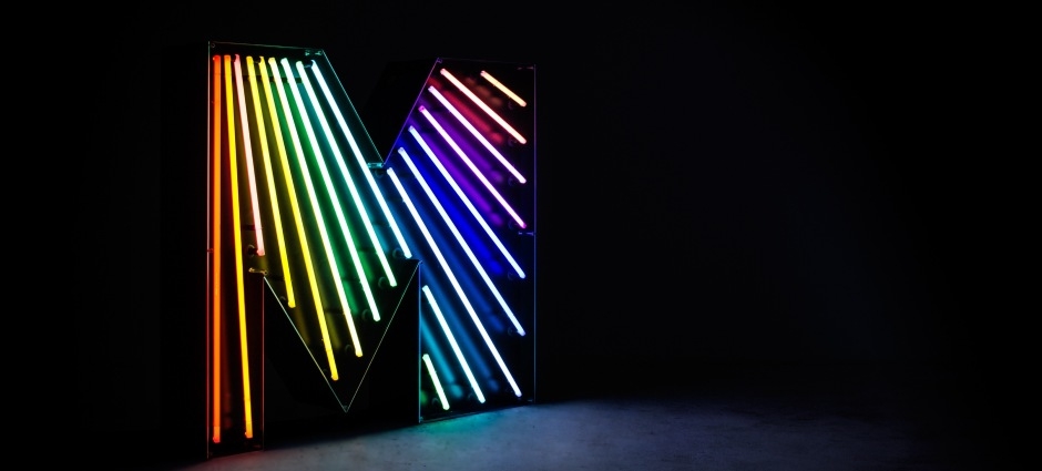 Напольный светильник LETTER M GRAPHIC