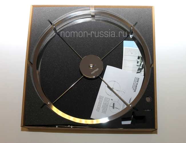 Часы NOMON Dos Puntos (основание - хромированная сталь/центр - хромированная сталь/стрелки - красный лак). D=43см, H=56см