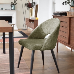 Стул Mael из зеленого бархата на стальных ножках с черной отделкой