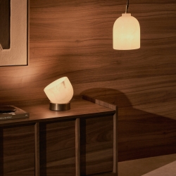 Настольная лампа Shenli из алебастра и металла с латунной отделкой