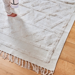 Ковер Dabria из 100% хлопка бежевого цвета 140 x 200 см