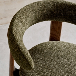 Granite Стул на 4 ножках из зеленого шенилла и массива ясеня в отделке орех