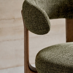 Granite Стул на 4 ножках из зеленого шенилла и массива ясеня в отделке орех