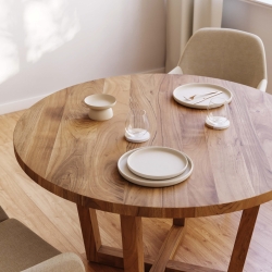 Круглый стол Nahla из массива акации с натуральной отделкой Ø 120 см