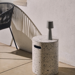 Arenys Маленькая переносная настольная лампа в сером цвете