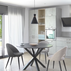 Серый стул Mael на стальных ножках с черной отделкой