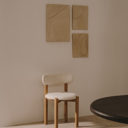 Nebai Стул из белой ткани букле и массива дуба с натуральной отделкой