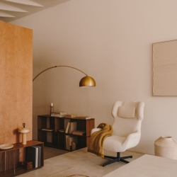 Zalina Вращающееся кресло с подлокотниками из темно-зеленой ткани букле