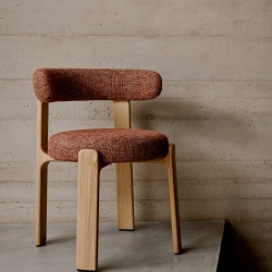 Granite Стул на 4 ножках из терракотового шенилла и массива ясеня в натуральной отделке